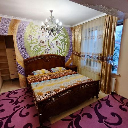 Gold Rose Apartament Kischinau Exterior foto